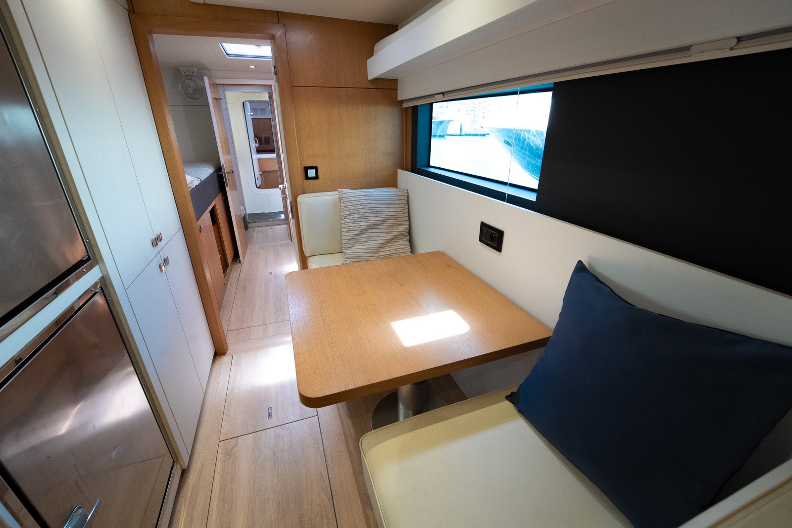Privilege 640 Starboard Hull